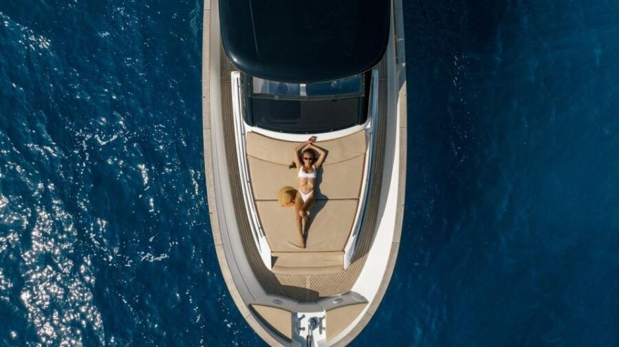 Sorrento: Private Tour to Capri on a  Gozzo Boat