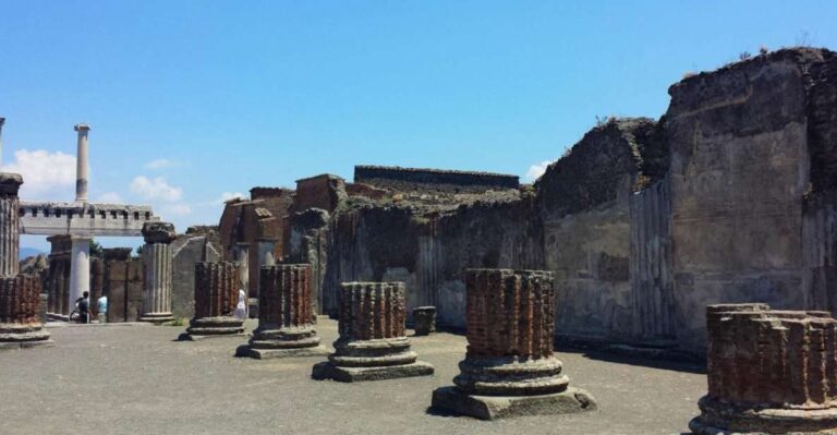 Sorrento: Transfer From or to Sorrento With a Stop at Pompeii Archaeological Site