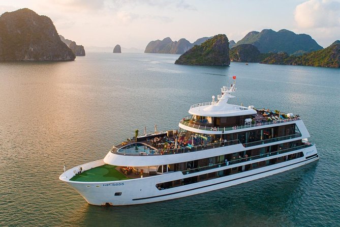 Stellar of the Sea – Greatest Cruise Into Halong Bay 2 Days 1 Night Tour