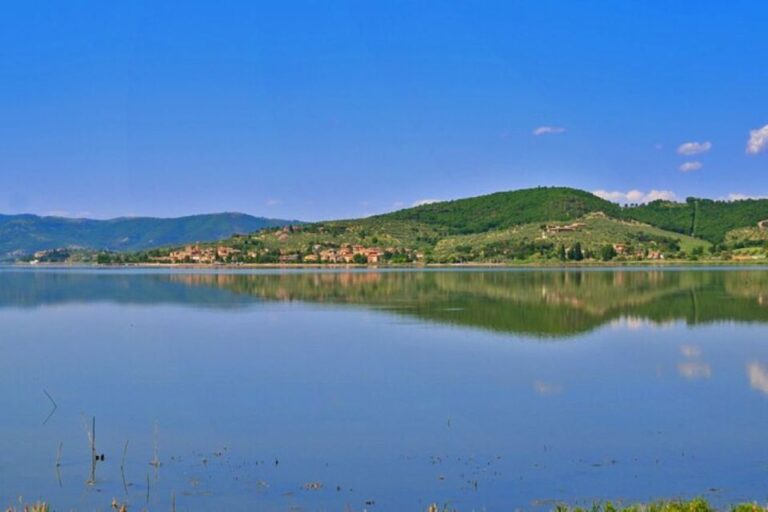 Sunset Boat Ride at Lake Trasimeno With Aperitif or Dinner