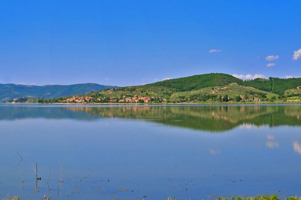 1 sunset boat ride at lake trasimeno with aperitif or dinner Sunset Boat Ride at Lake Trasimeno With Aperitif or Dinner