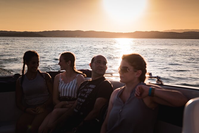 Sunset Boat Tour of Sirmione With Exclusive Onboard Aperitif