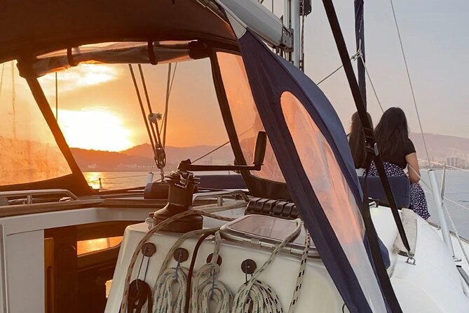 Sunset Sailboat Tour Along the Coast With Open Bar