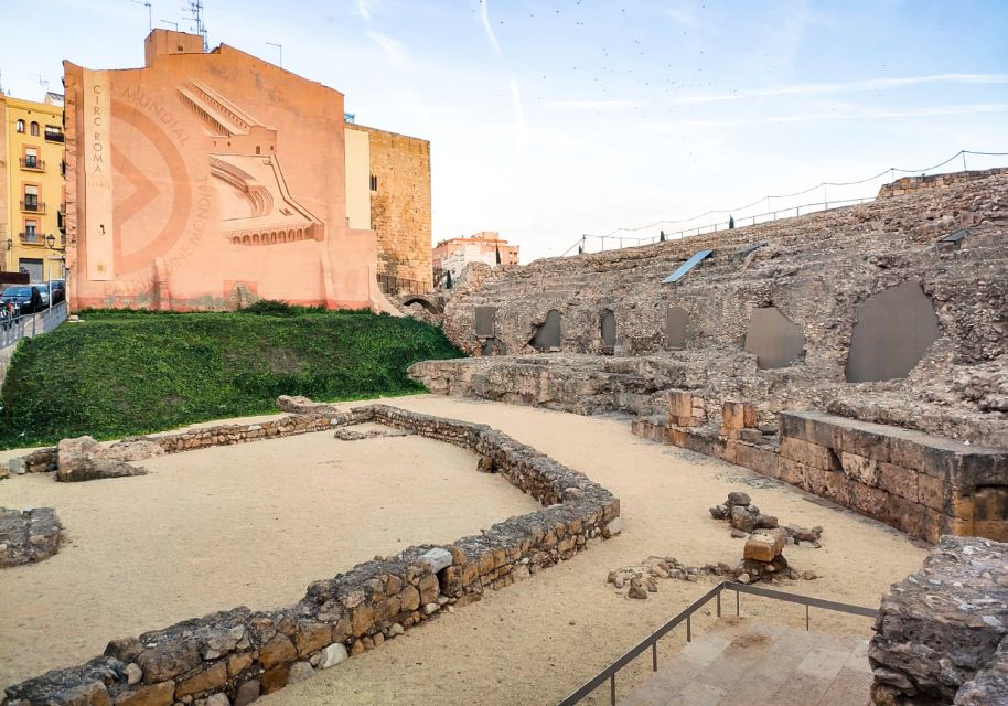 Tarragona: Scavenger Hunt and City Sights Self-Guided Tour