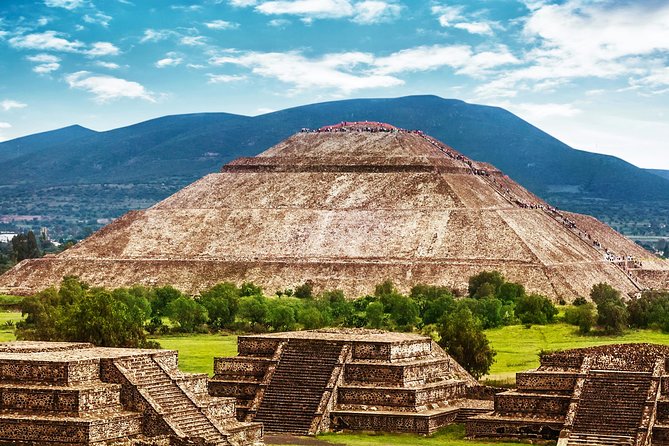 Teotihuacan & Guadalupe Shrine Xochimilco, Coyoacán & Frida Kahlo Combo Tour