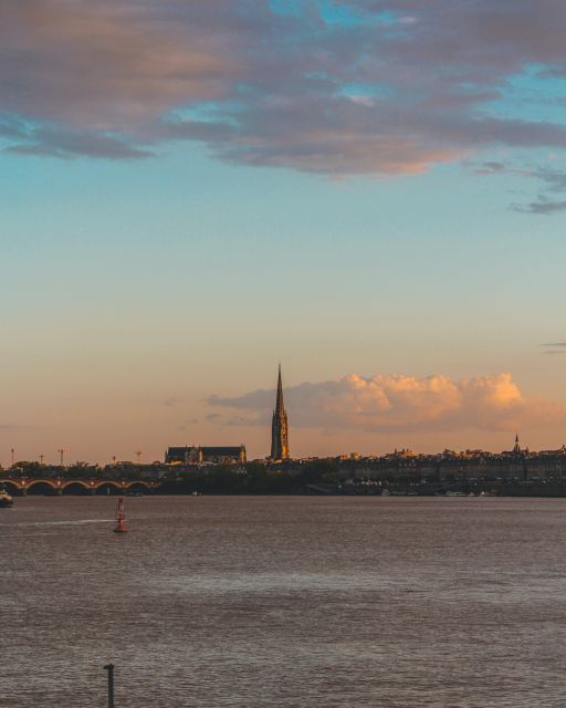 The Essential in Bordeaux, Private Tour With a Local