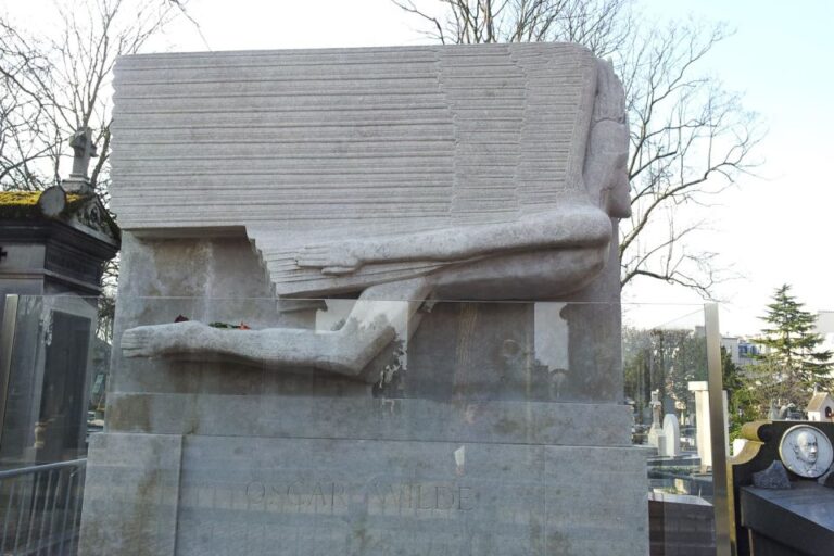 The Père Lachaise Cemetery: Guided 2-Hour Small-Group Tour