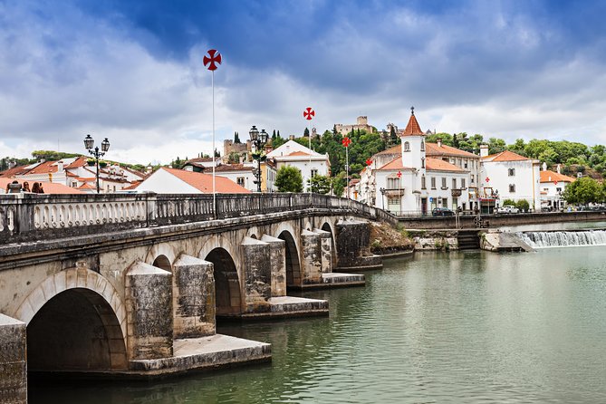 Tomar and Castle of Almourol Private Full-Day Tour From Lisbon