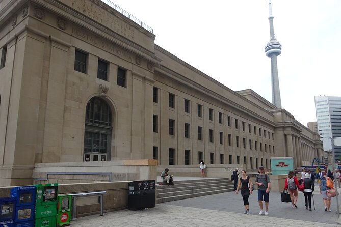 Toronto Self-Guided Walking Tour and Scavenger Hunt