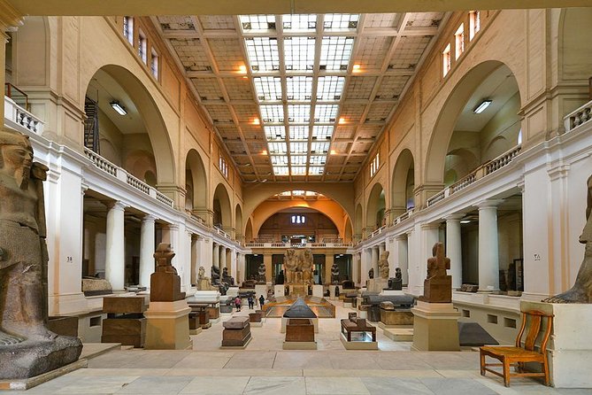 Tour to Giza Pyramids and The Egyptian Museum