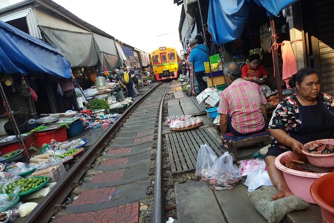 Train Market, Floating Market, Grand Palace and Wat Pho – Day Trip