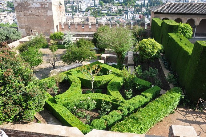 Travel Seville to Granada With Entrance to the Private Alhambra