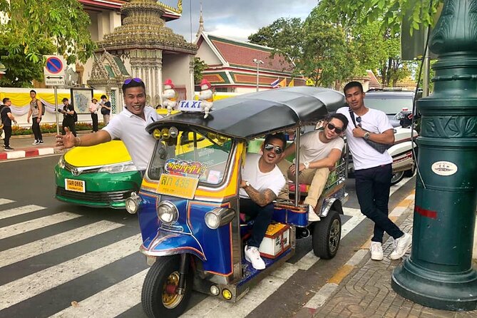 Tuk-tuk Tour Bangkok by Nighttime Sightseeing