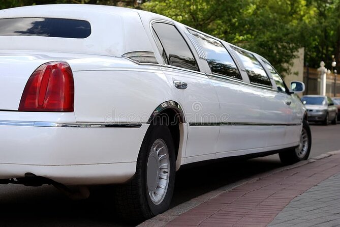 1 two hours private limo rental with chauffeur in dubai Two Hours Private Limo Rental With Chauffeur in Dubai