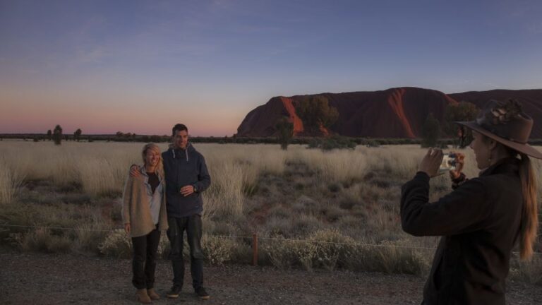 Uluru Highlights Small Group Morning Tour + Picnic Breakfast