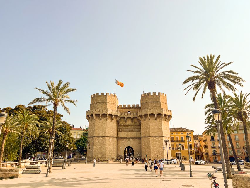 Valencia: City Bike Tour