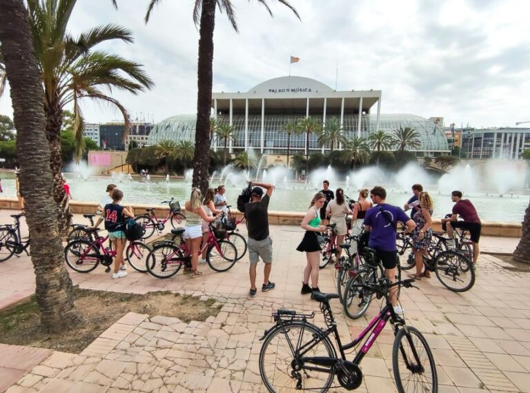 Valencia: City Highlights Guided Bike Tour