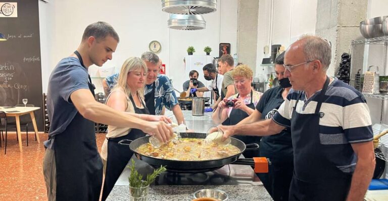 Valencia: Guided Paella Workshop, Tapas, and Drinks