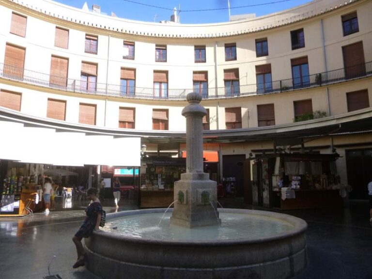 Valencia: History Walking Tour in the El Carmen District