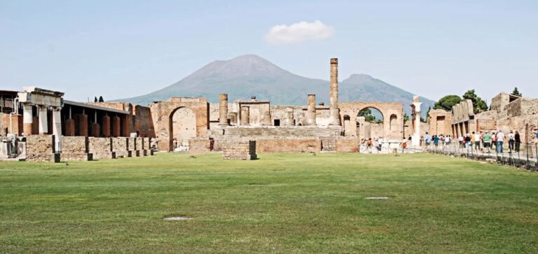 Vesuvius Valley and Pompeii With Wine Taste and Lunch by Van