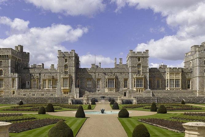 Visit Windsor Castle: Private Return Transport From London