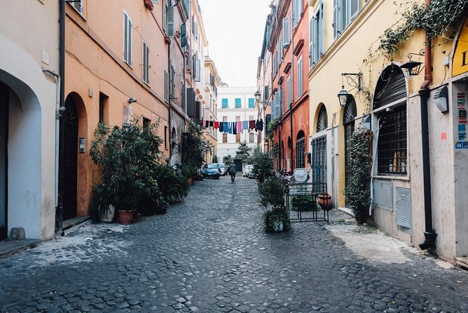 Walk Through the Alleys of the Center of Rome