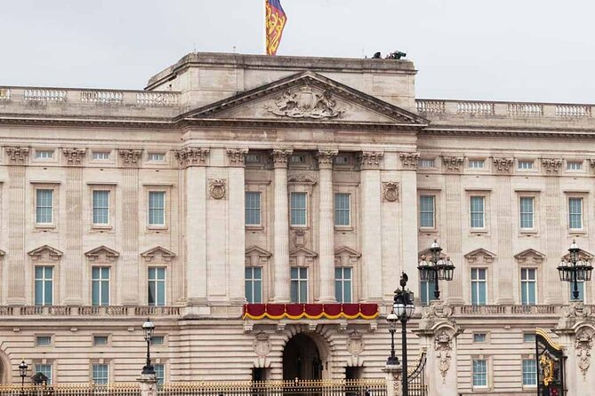 Walking Tour From Buckingham to London Parliament