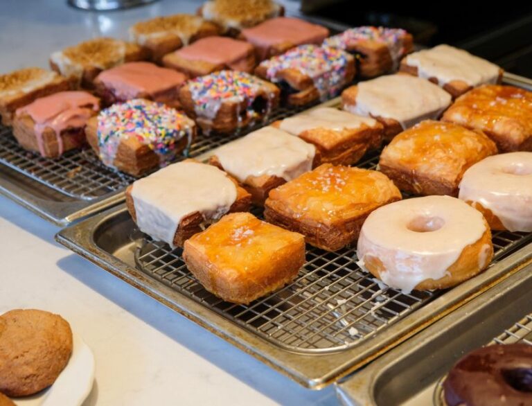 Washington, D.C.: Guided Holiday Donut Tour With Tastings