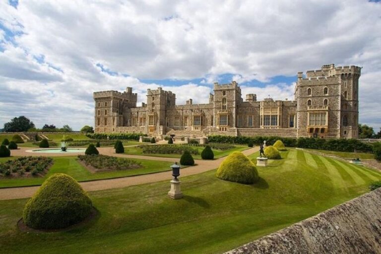 Windsor Castle, Stonehenge and Bath Tour Private