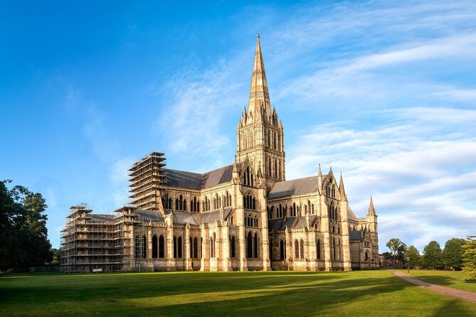 Windsor, Stonehenge & Salisbury Cathedral Private Tour With Pass