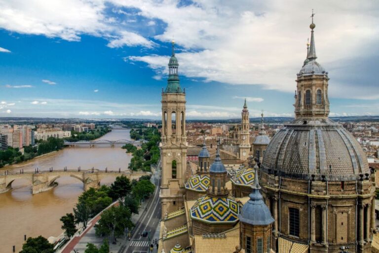 Zaragoza: Self-Guided Highlights Scavenger Hunt & Tour