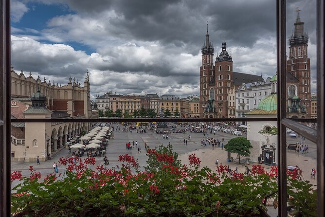 2 hour guided walking tour in the old town of krakow 2-Hour Guided Walking Tour in The Old Town of Krakow