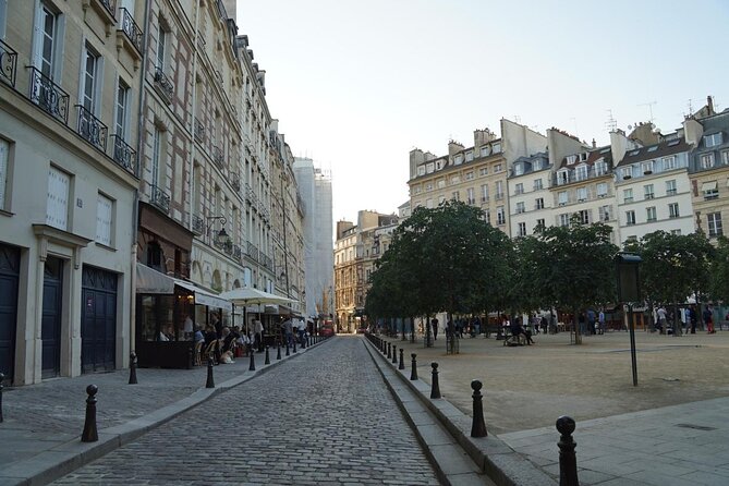 2-Hours Guided Walking Tour and River Cruise in Paris - Key Points