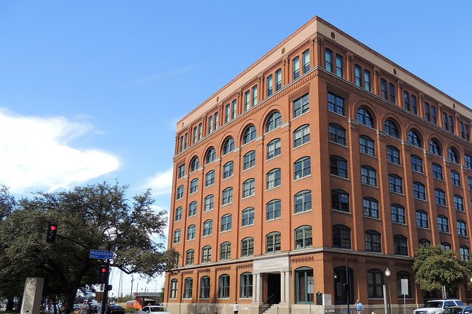 1-Hour JFK Assassination Walking Tour - Visit to Dallas Municipal Building