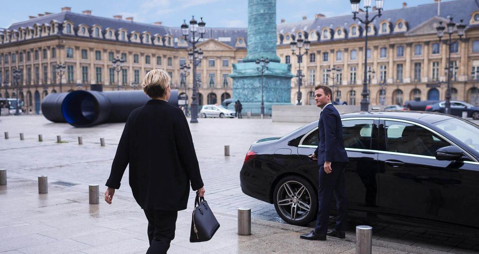 1st Class Car Service in Paris With Driver - Booking Process