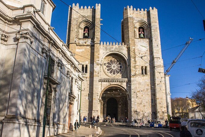 2 Hours Private Hills Historical Tour in Lisbon - Booking Information