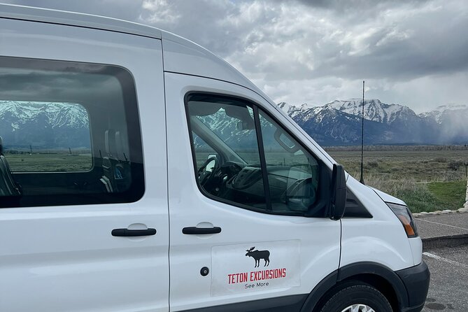 5 Person Full Day PRIVATE Yellowstone Tour- Picnic, Binoculars, Scope, Huge Van - Meeting and Pickup Details
