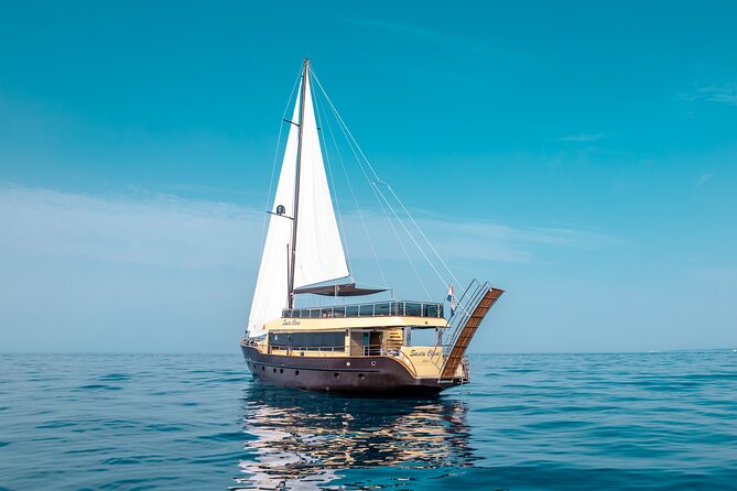 8-Days Private Yacht Charter With MY Santa Clara in Croatia - Yacht Features