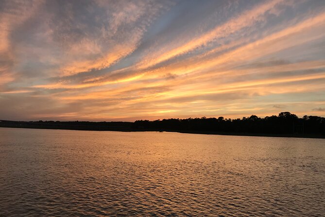 90 Minute Tour to See Dolphins in Hilton Head Island - Onboard Amenities Provided