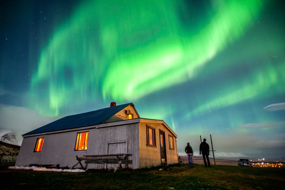 Akureyri: Northern Lights Photography Tour - Pickup & Cancellation Policy