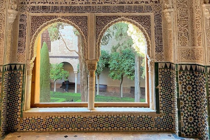 Alhambra, Generalife & Nasrid Palaces Direct Access Tour - Tour Highlights and Features