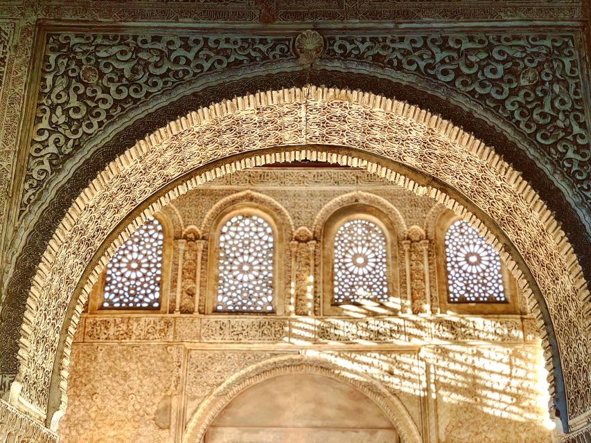 Alhambra: Guided Tour With Fast-Track Entry - Experience Highlights