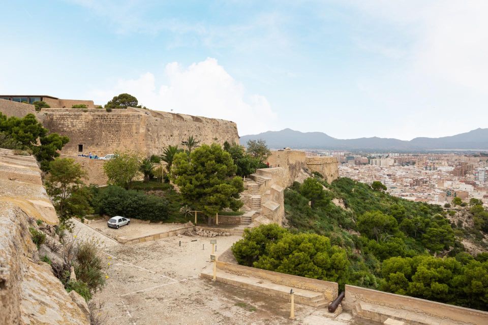 Alicante: Walking Tour Around the City With Photoshoot - Tour Guide Options and Accessibility