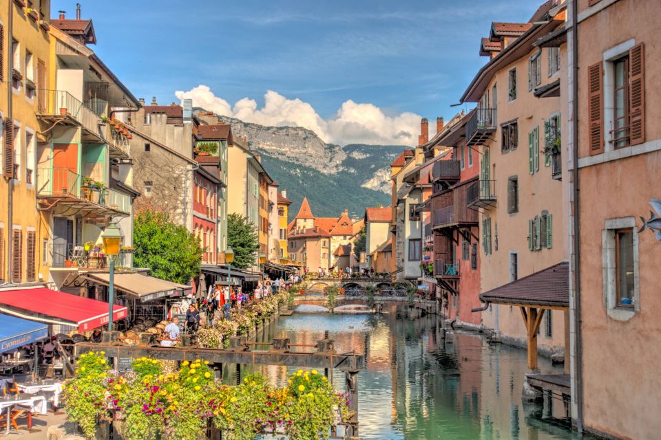 Annecy: City Highlights Self-Guided Scavenger Hunt & Tour - Experience