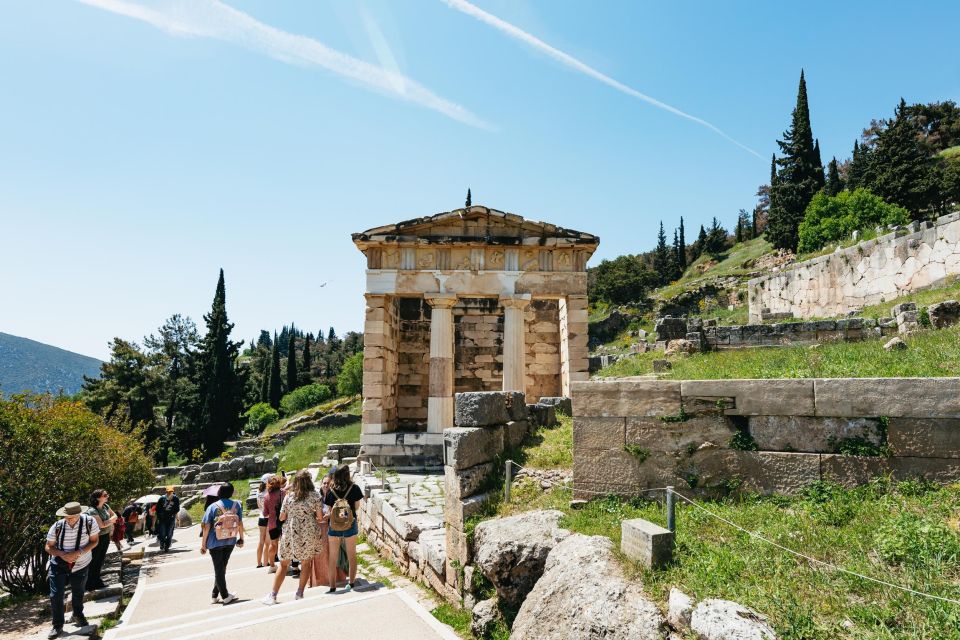 Athens: Mythology of Delphi and Museum Guided Day Tour - Itinerary