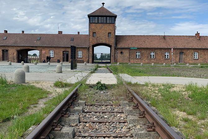 Auschwitz-Birkenau Guided Tour From Krakow - Tour Experience Highlights