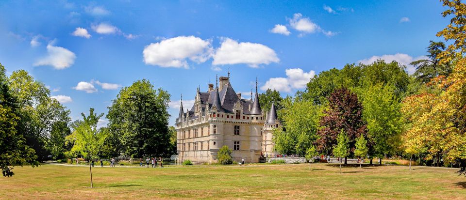 Azay-Le-Rideau Castle: Private Guided Tour With Ticket - Experience Overview
