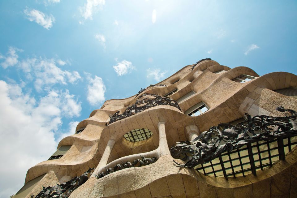 Barcelona: 15 Attractions Pass With Public Transport Option - Park Guell and Casa Batllo