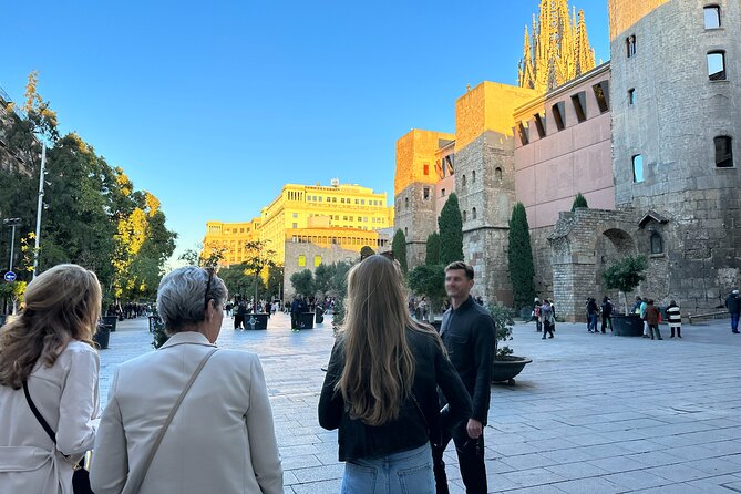 Barcelona Barrio Gotico & Sagrada Familia No-lines Private Tour - Expert Local Tour Guides