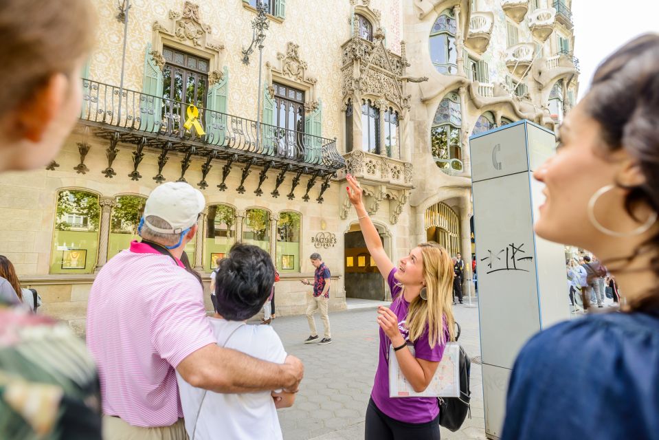 Barcelona Free Tour: Gaudi Highlights and La Sagrada Famila - Activity Itinerary